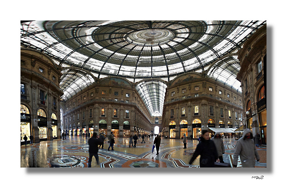 .. Galleria Vittorio Emanuele a Milano...