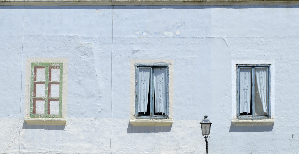 GALLIPOLI   (Lecce): Le tre finestre