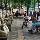 Gamelan-Statuen ...