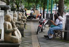 Gamelan-Statuen ...