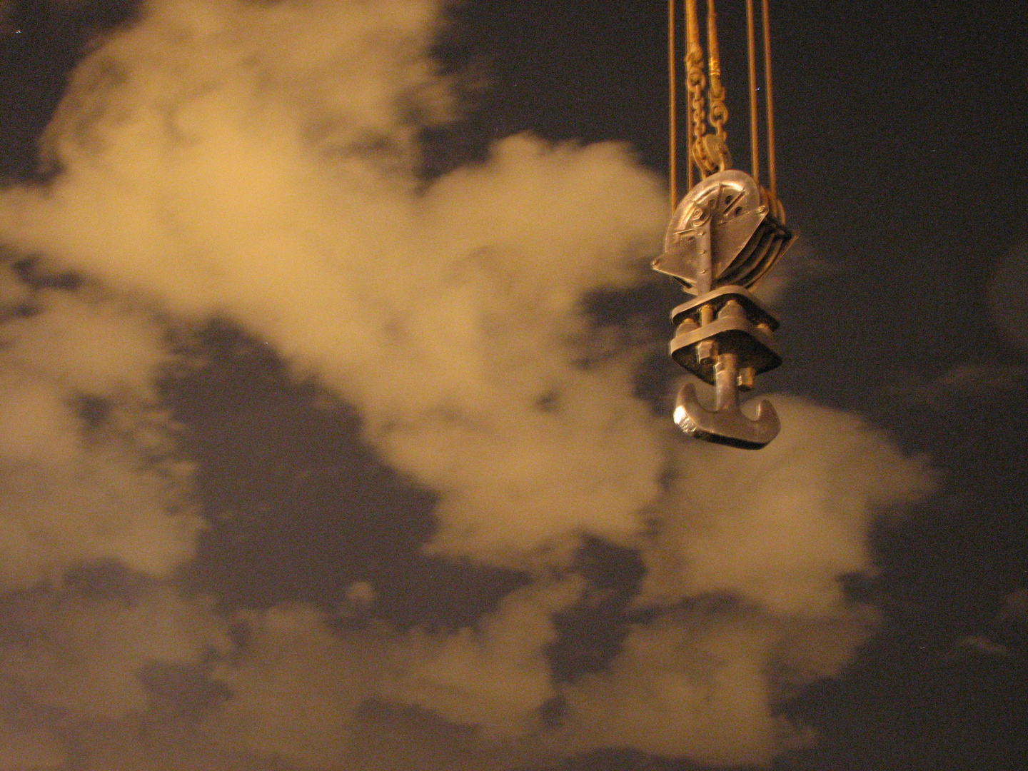 gancho grua de piedra, nocturno