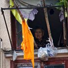 Gandmother Smai Ling, traurig am Fenster als wir gingen