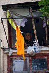 Gandmother Smai Ling, traurig am Fenster als wir gingen