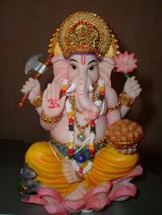Ganesha der indische Gott des Glücks, der Weisheit und Zufriedenheit