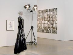 Gang durch die "Karl Lagerfeld-Ausstellung" im Museum Folkwang/ Essen