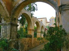 Gang im Kloster  Agia Triada auf der Akrotiri-Halblinsel, Kreta