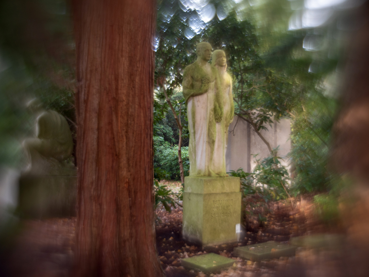 Gang über den Friedhof...