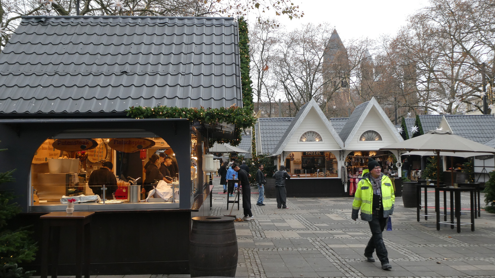 Gang über den Weihnachtsmarkt