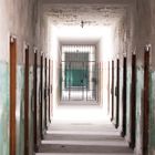 Gang zu den Einzelzellen in Dachau