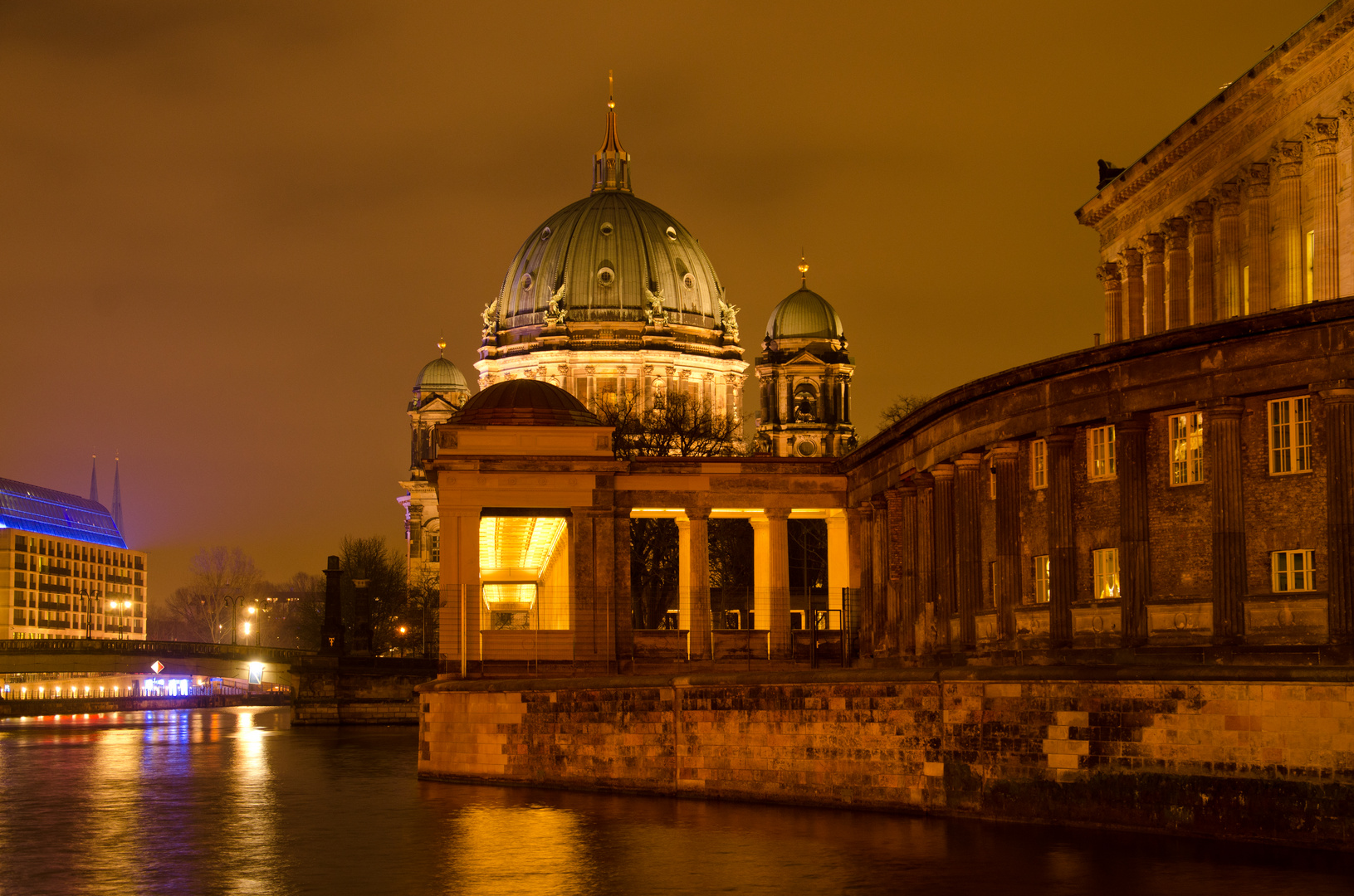 Gang zum Berliner Dom