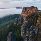 Gansfelsen im Morgenlicht mit Näbl im Elbtal