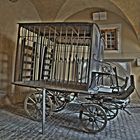 ganz alter Gefängniswagen
