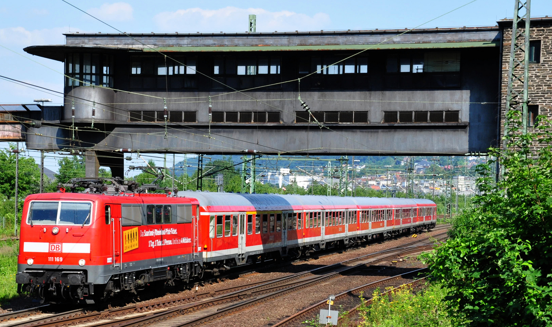 ganz in ROT unter dem Stellwerk in Bingerbrück