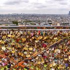 Ganz Paris träumt von der Liebe . . . 