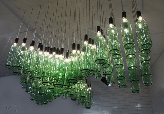 Ganz schlechte Parabel...Wenn Flaschen höher hängen...!