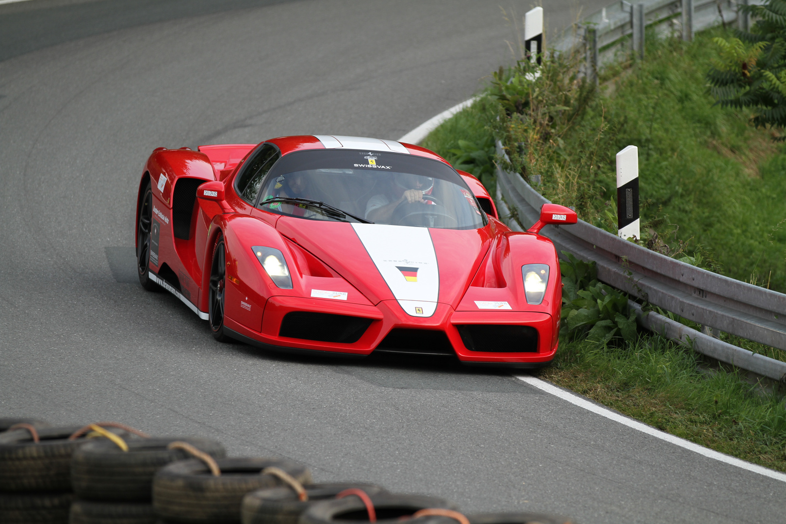 Ganz schön knapp für ein Showcar beim Bergrennen!