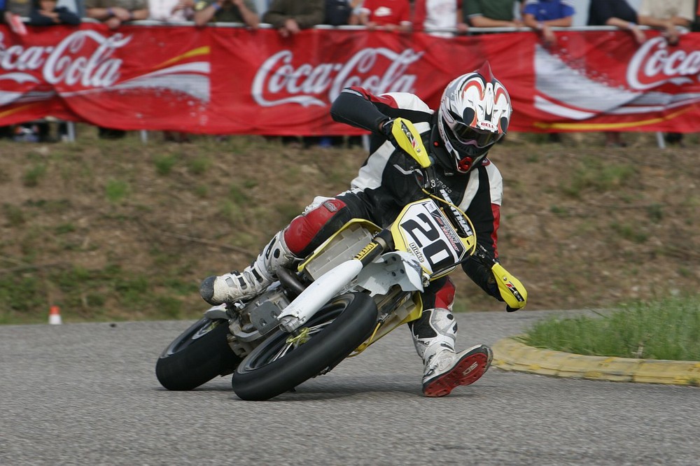 Ganz schön schräg! Supermoto in Bremgarten