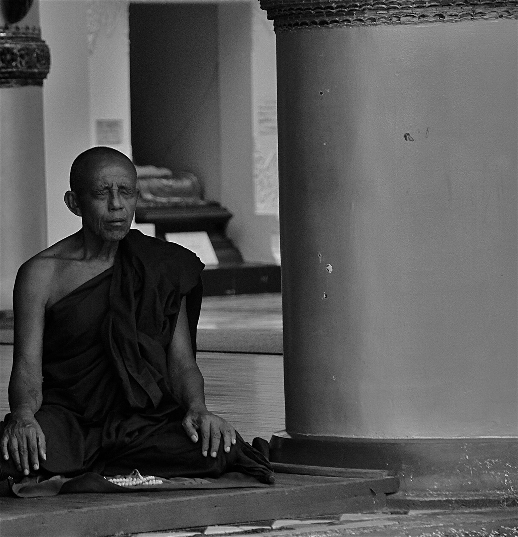 ganz weit weg, shwedagon pagode, yangon, burma 1011