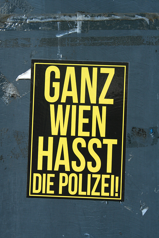 GANZ WIEN HASST DIE POLZEI!