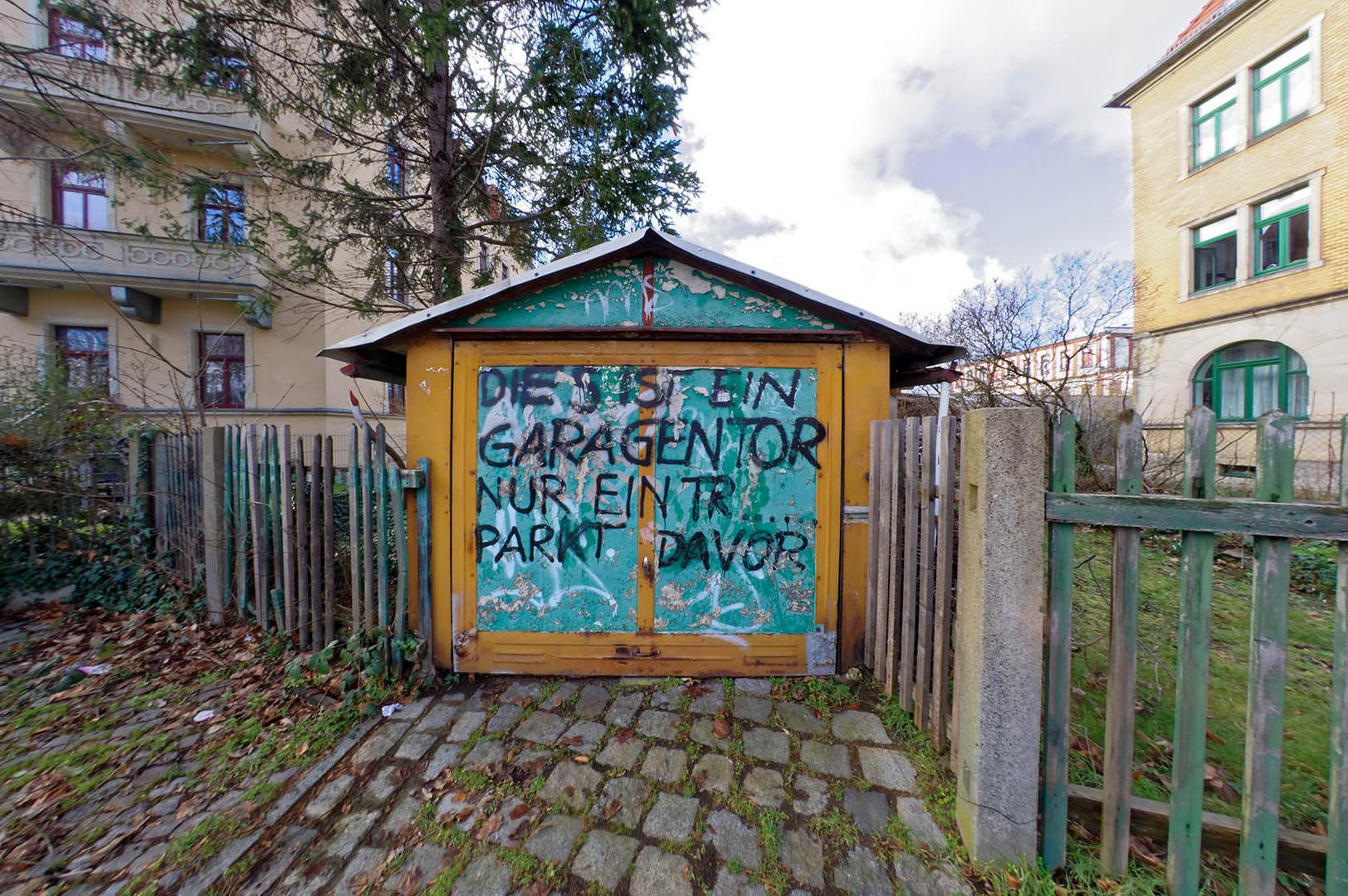 Garage mit Spruch Foto & Bild spezial, architektur, spruch Bilder auf