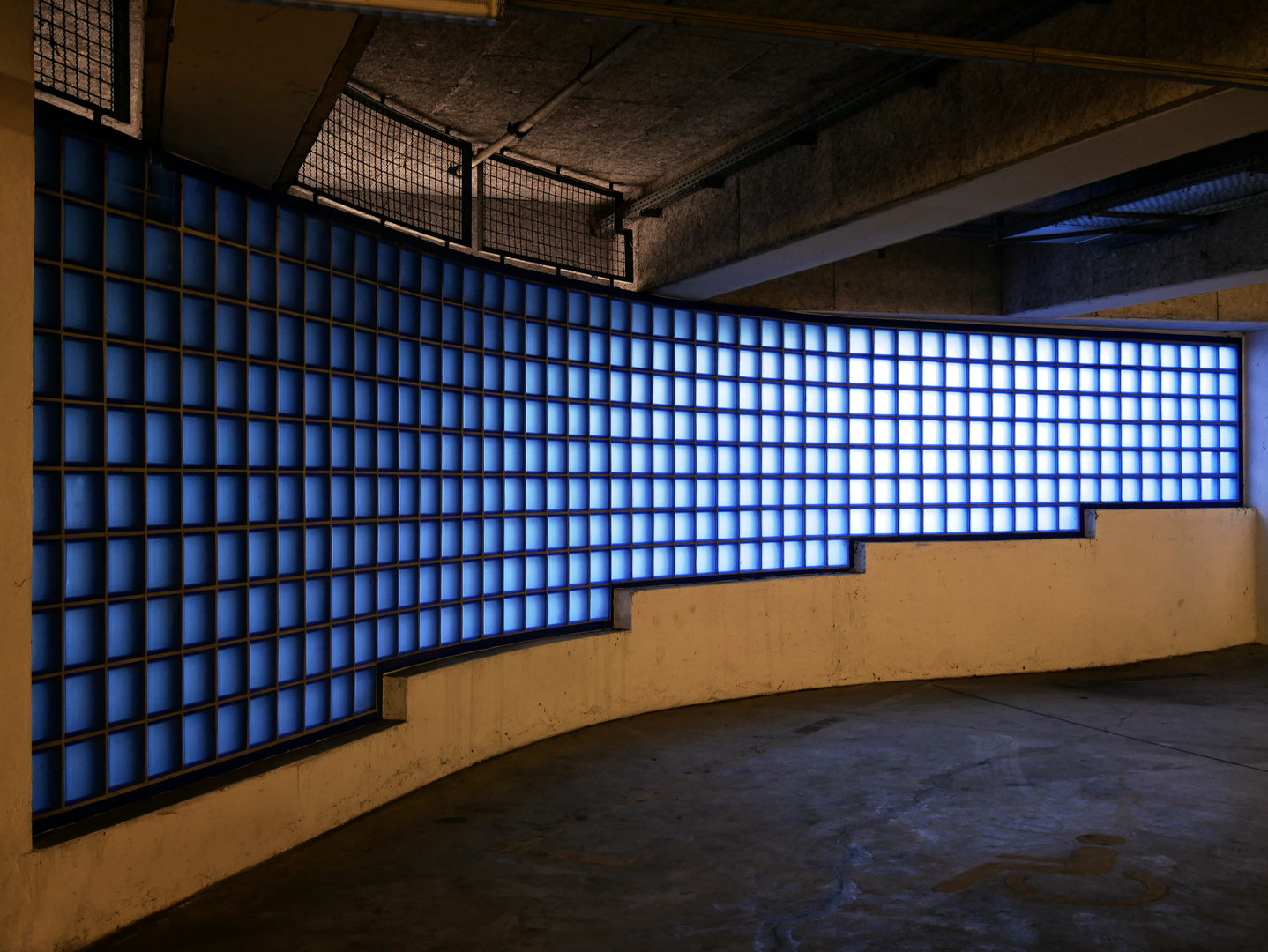 Garagenkunst Foto & Bild | architektur, profanbauten, garagen Bilder