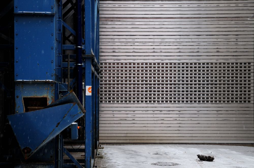 Garagetor + blau Foto & Bild | architektur, garagentor, motive Bilder