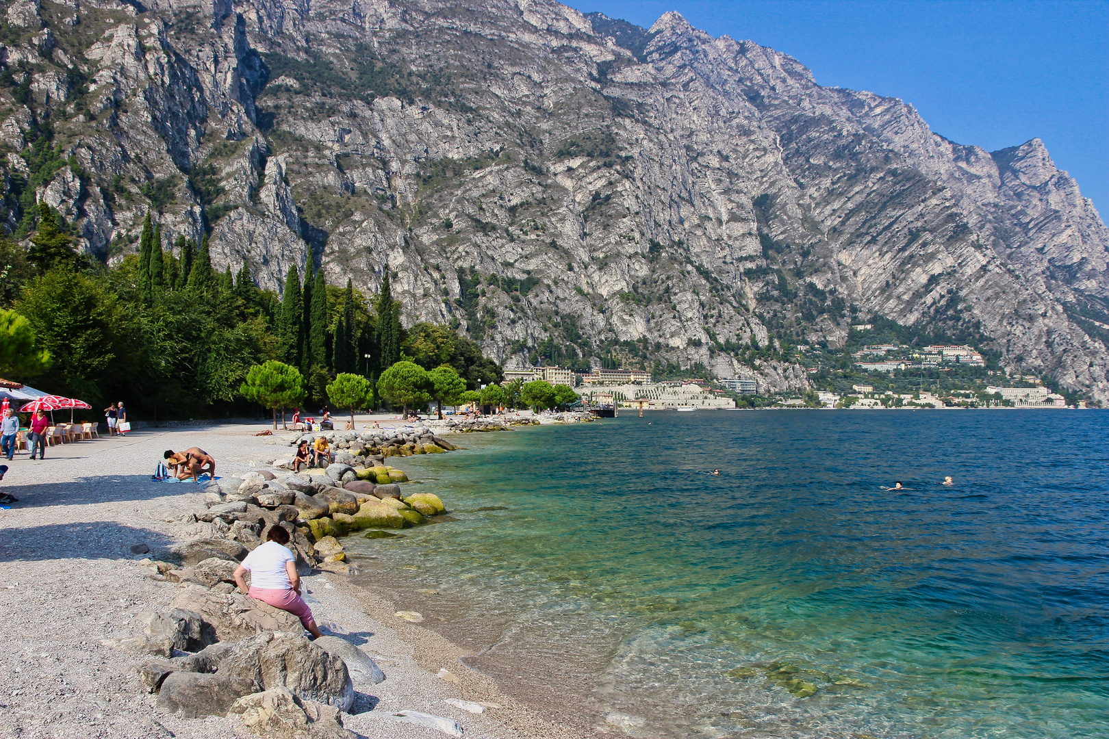 Gardasee, am Strand von Limone