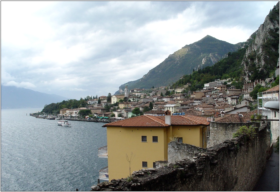 Gardasee, Blick auf Limone