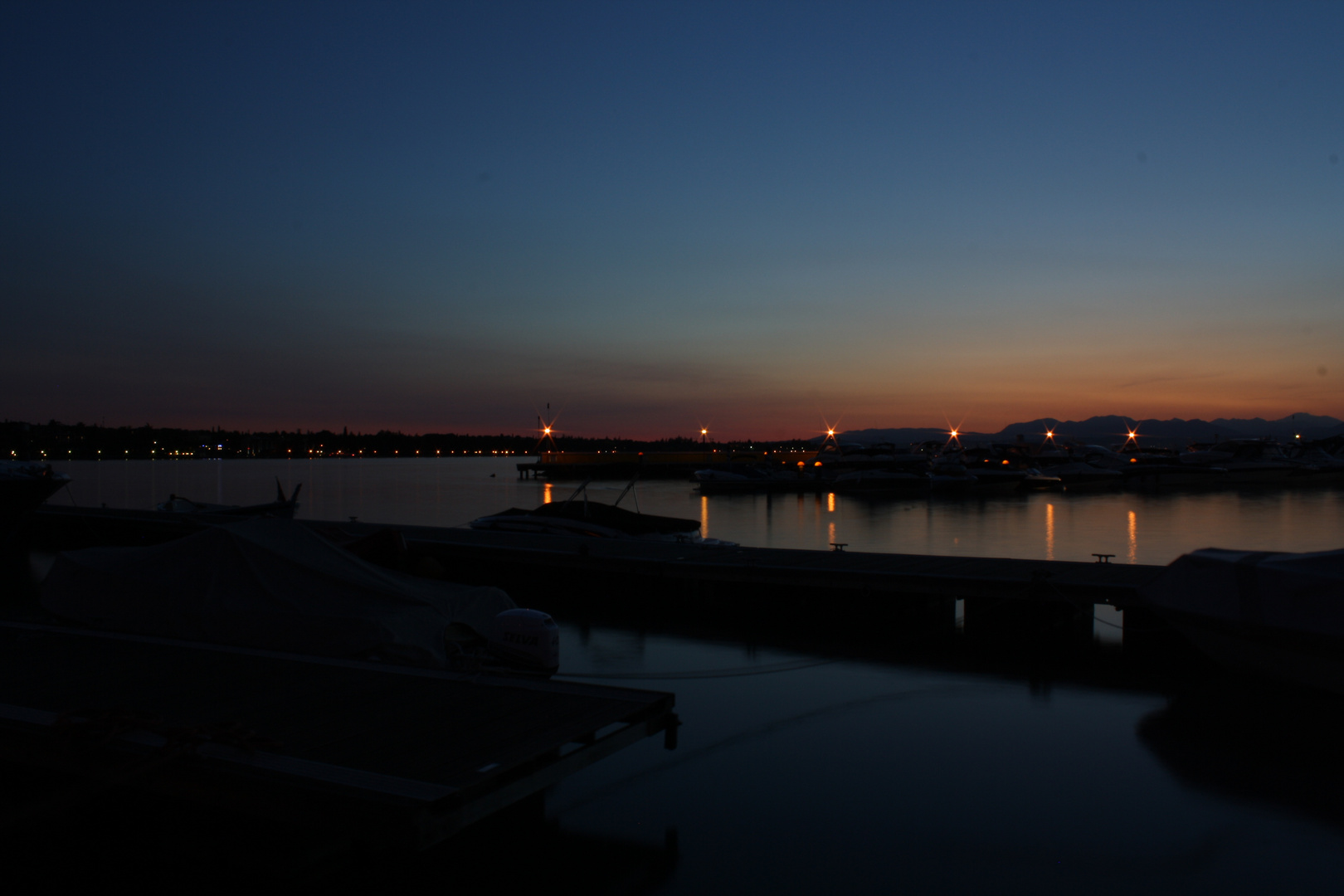 Gardasee - Hafen bei Nacht