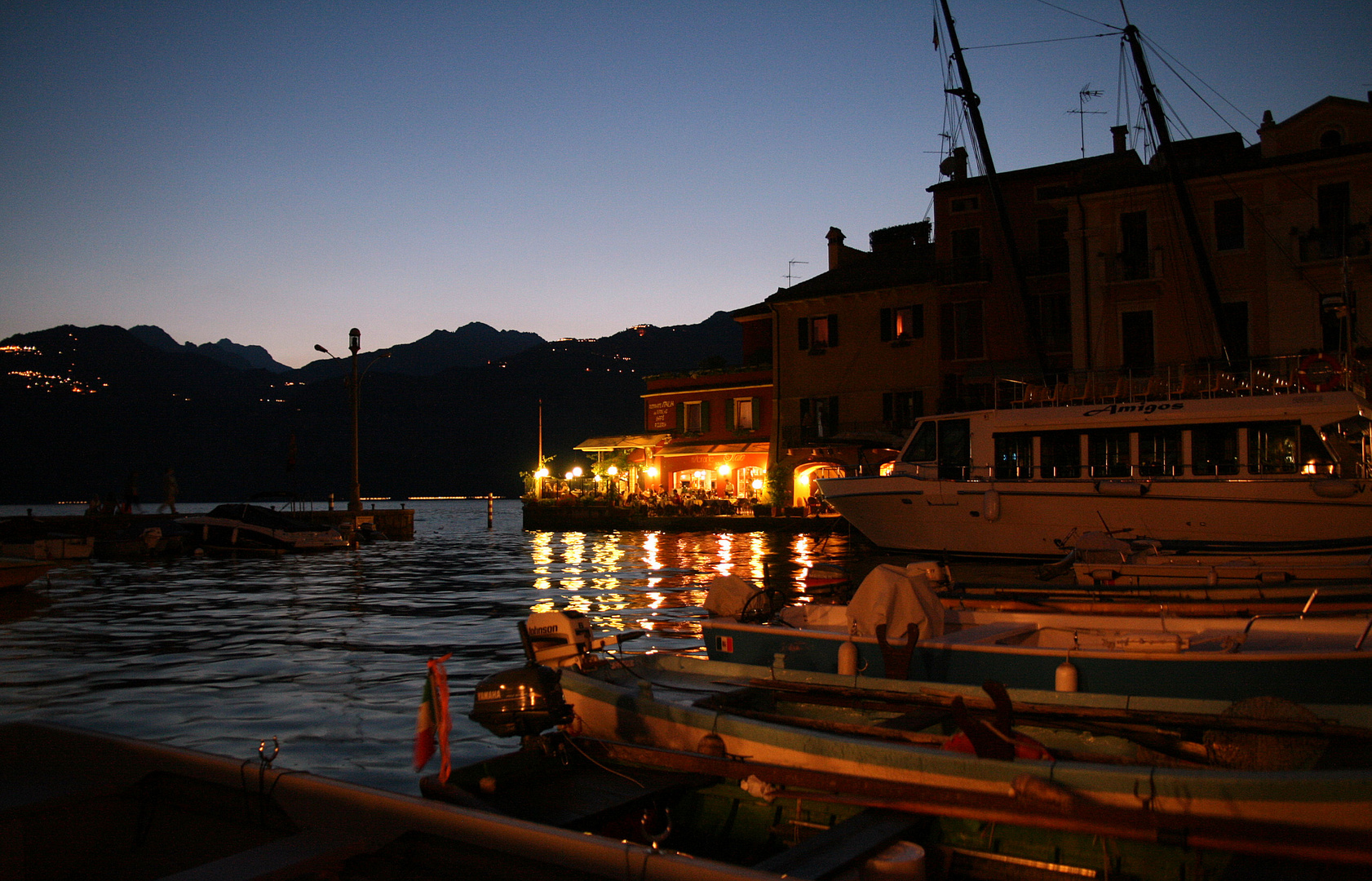 Gardasee  Malcesine  Abendstimmung am Hafen