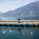 Gardasee mit Blick aus dem Hafen von Limone