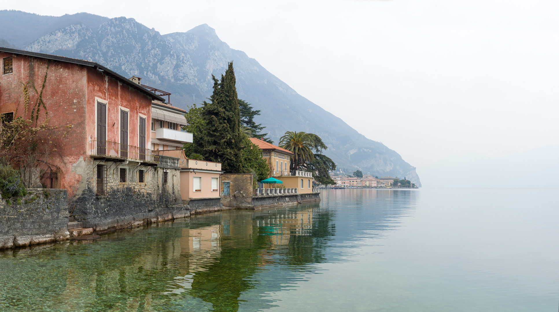 Gardasee-Ufer bei Gargnano 03/2016