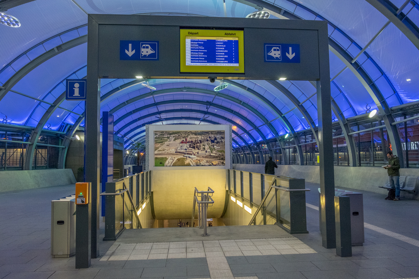 Gare Belval-Université by night