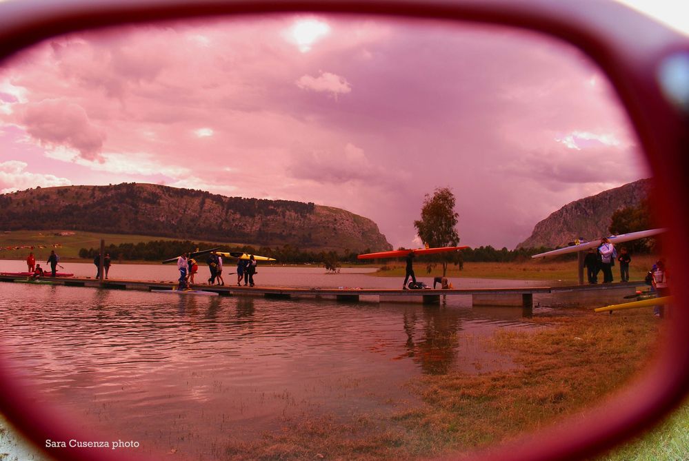 gare di canoa al lago