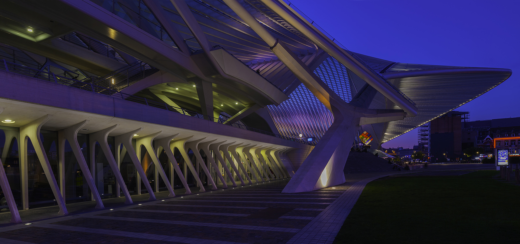 Gare Guillemins zur blauen Stunde