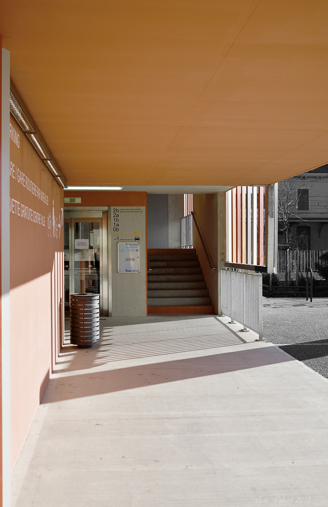 Gare routière Salon de Provence 2018 (3) photo et image  architecture