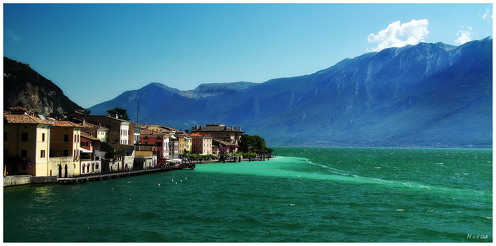 Gargnano vom See aus