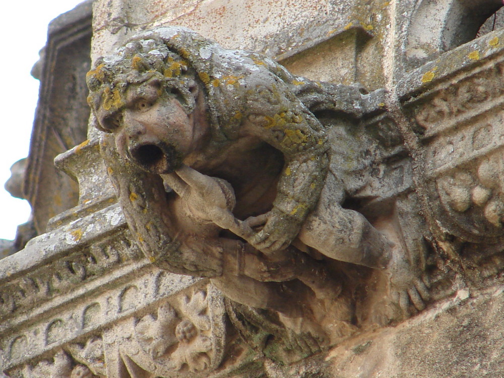 Gárgola en forma de gaitero. Catedral Nueva de Plasencia. Cáceres