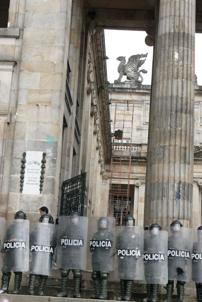 Gárgolas y policías