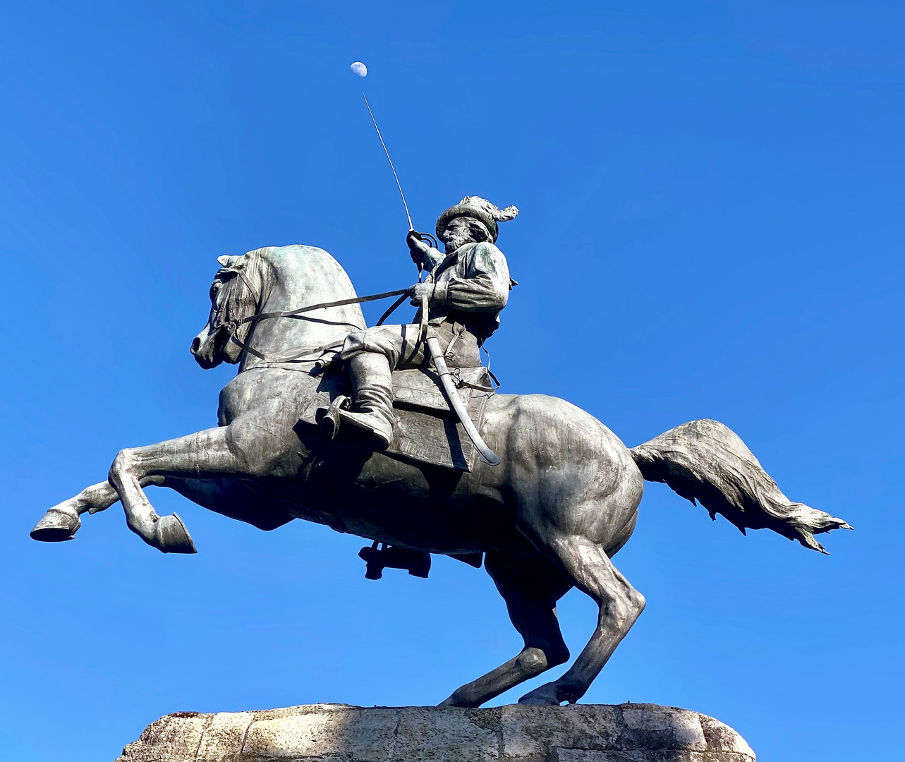 Garibaldi and the moon