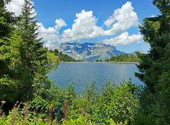 Garichtisee mit Staudamm und Glärnisch