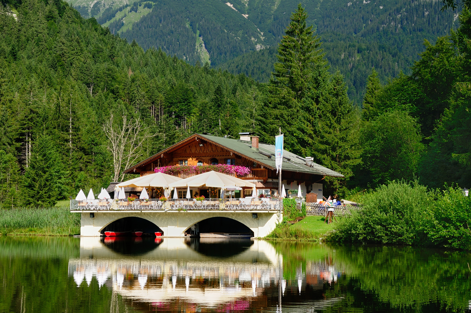 Garmisch-Partenkirchen - Pflegersee mit Berggasthof