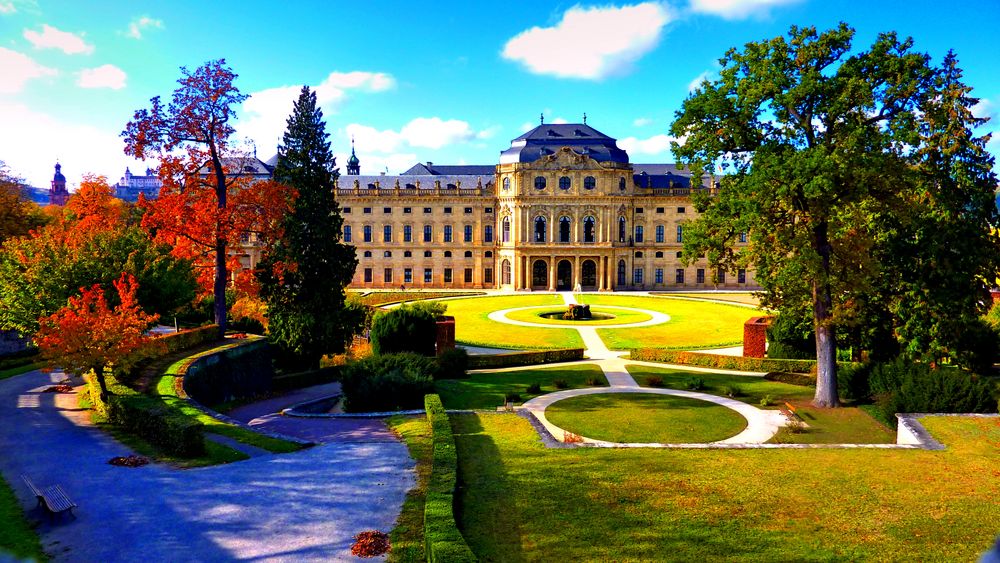 Garten der Residenz zu Würzburg im Herbst Foto & Bild deutschland