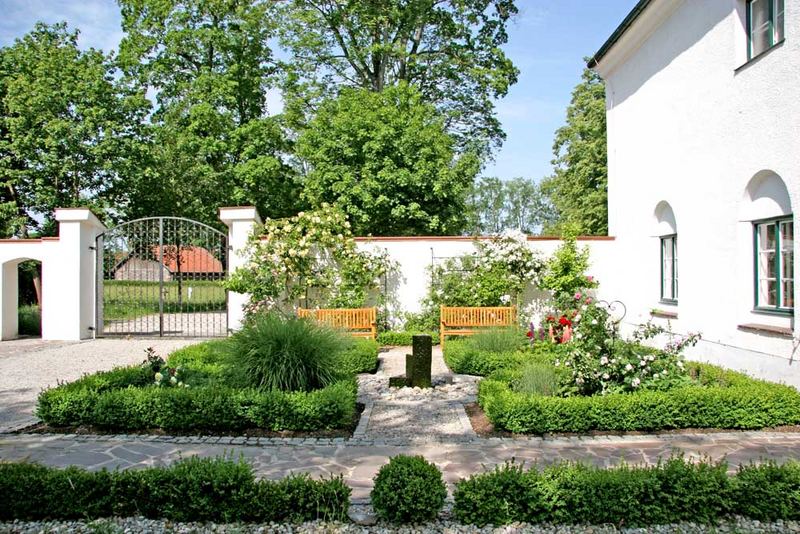 Garten des Hans-Scherer-Hauses in Oberschleißheim