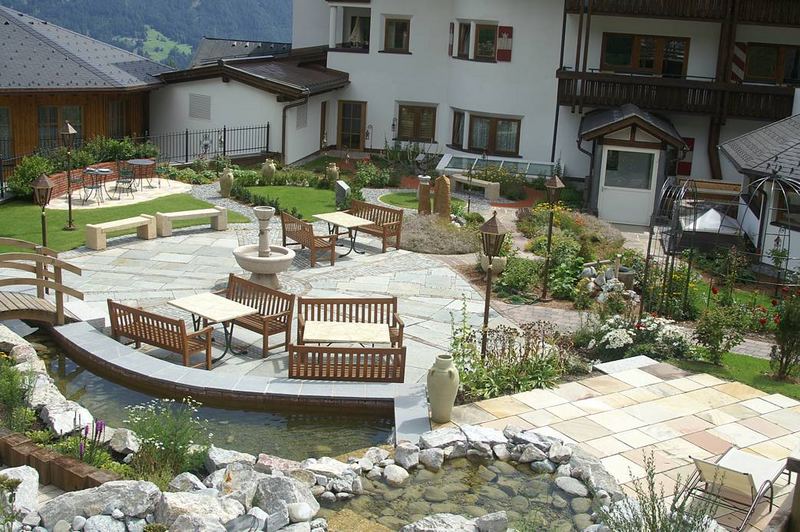 Gartenanlage l Schlosshotel Fiss Foto & Bild sonstiges