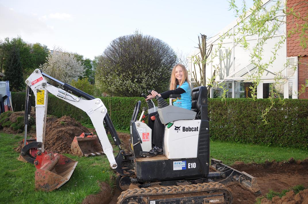 Gartenarbeiten mit Bobcat