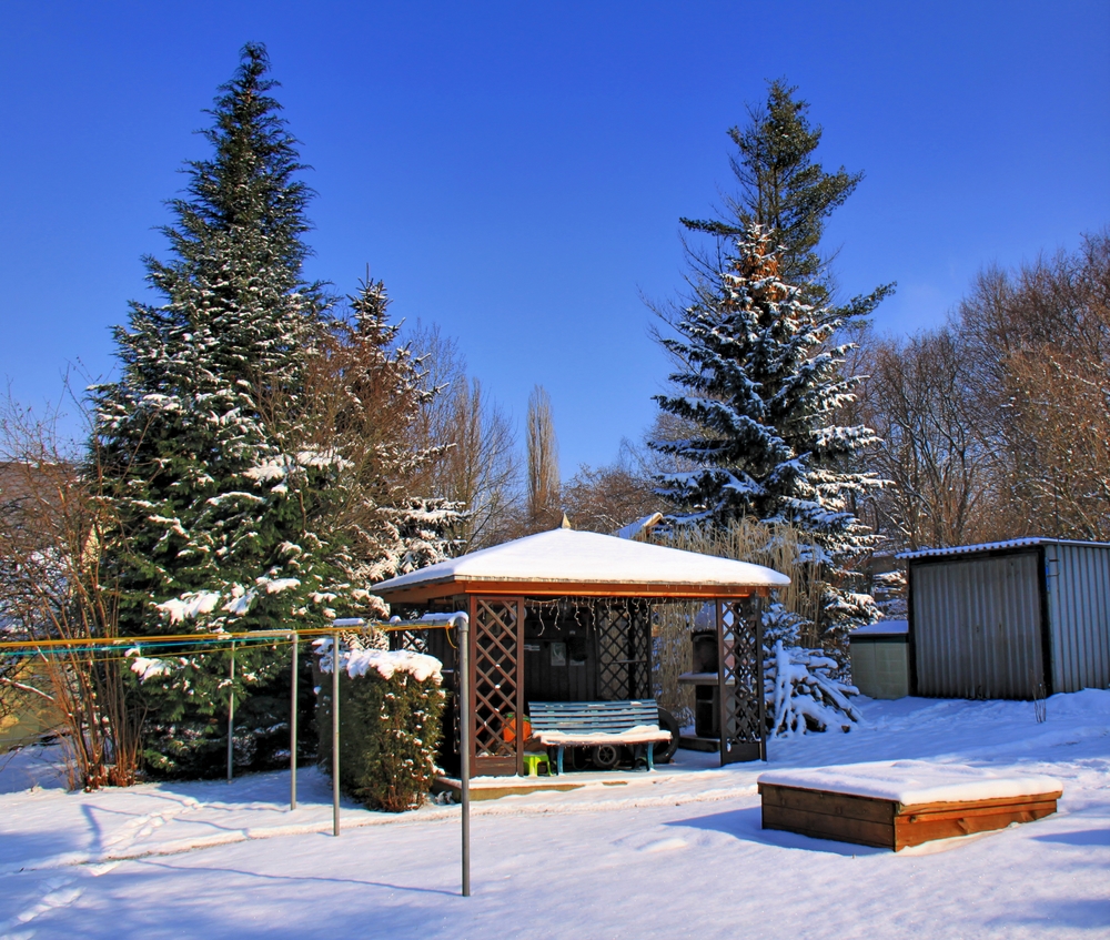 Gartenhaus im Schnee