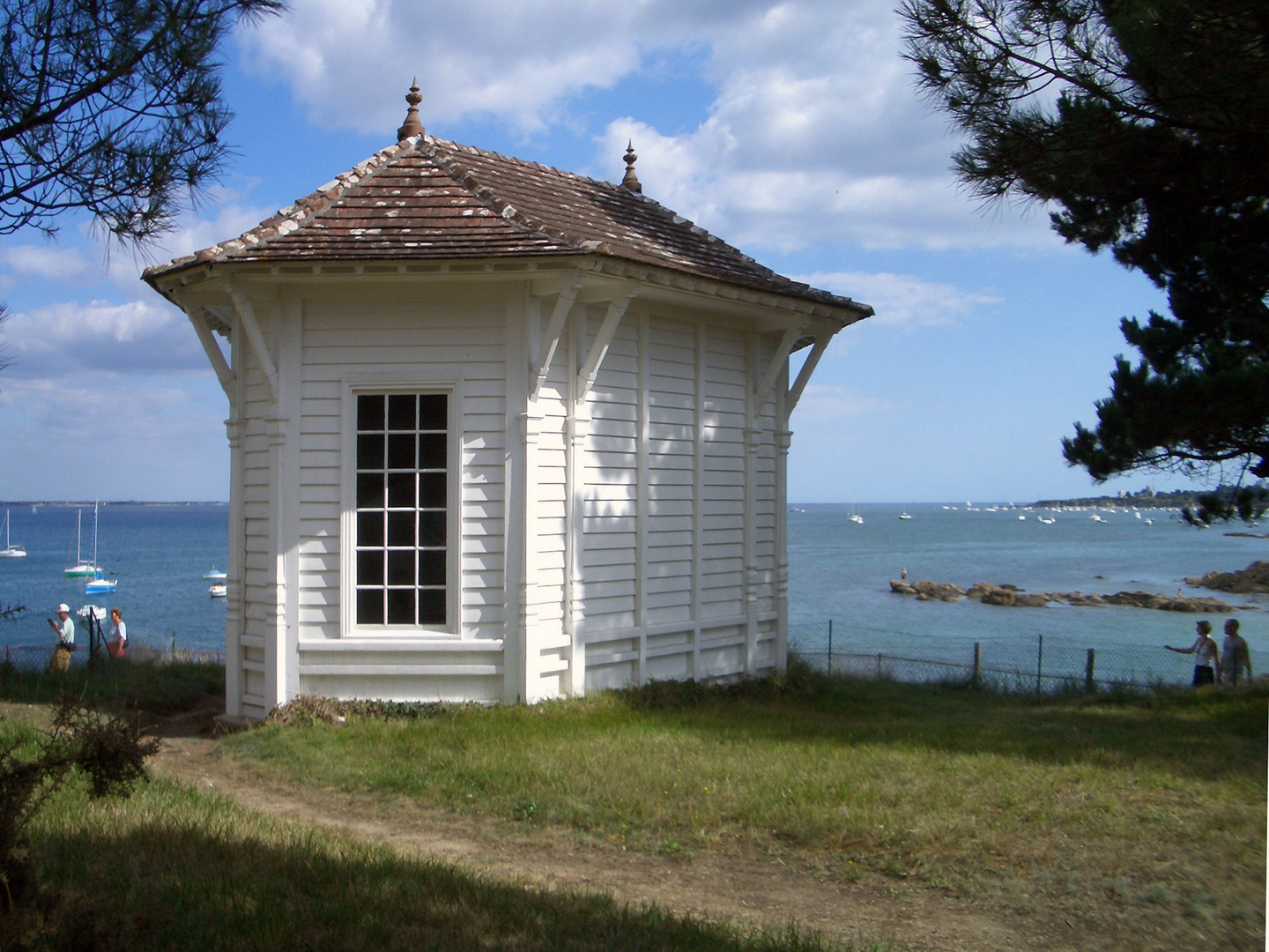 Gartenpavillon mit schöner Aussicht (1)