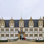 Gartenseite von Schloss Neuhaus