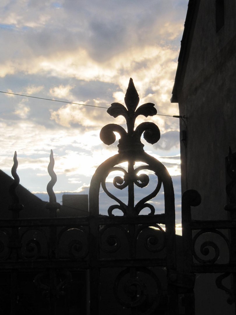 Gartenzaun abends im Havelland...